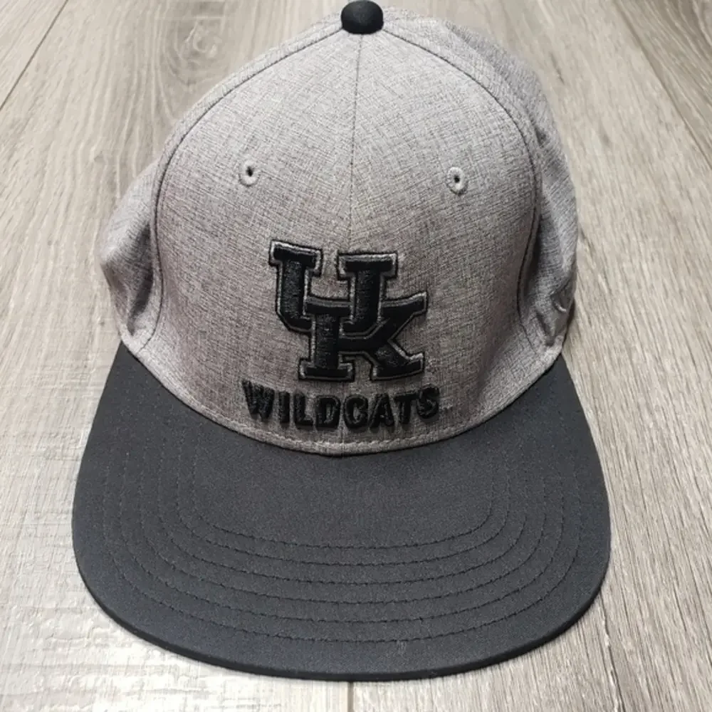 𝅺Top of the world‎ UK youth hat